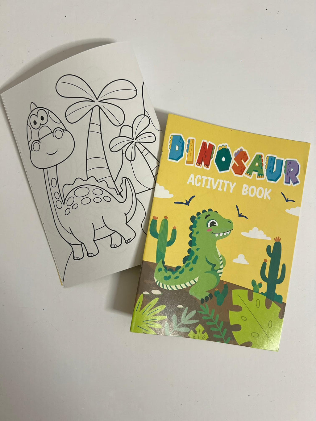 Bold Dinosaur Crayon Set